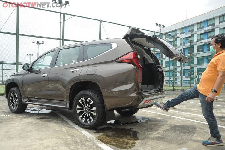 service back door mobil panggilan