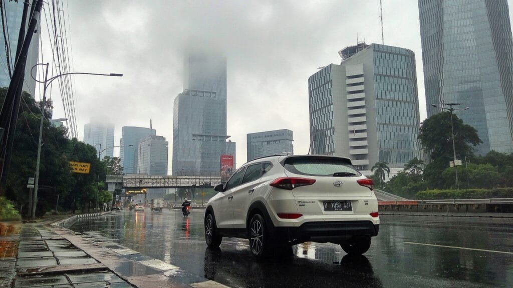 Panduan Lengkap Merawat Sliding Door Mobil di Musim Hujan