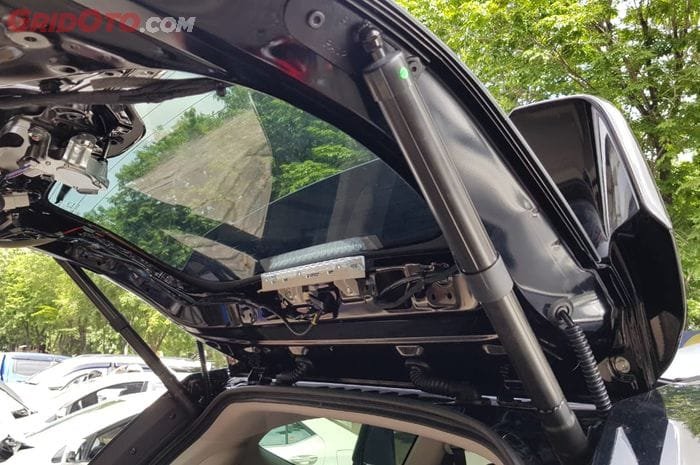 service power back door mobil