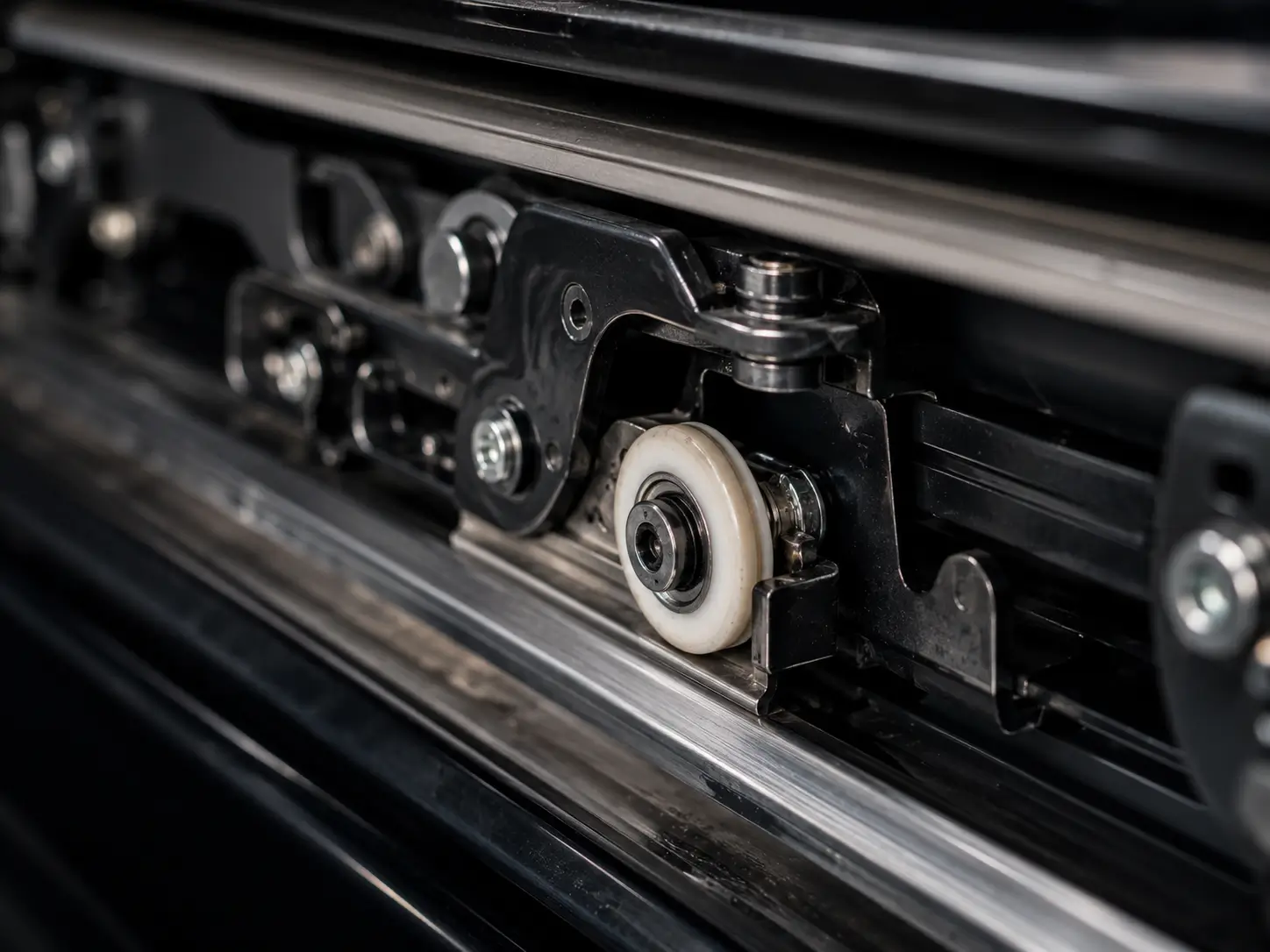 Penggantian Roller dan Rel Sliding Door Alphard